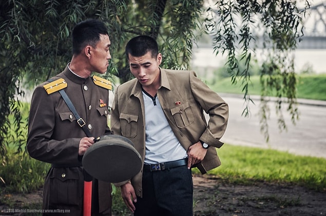 1. Askeri otorite, Pyongyang şehrinin her yerinde mevcut.
