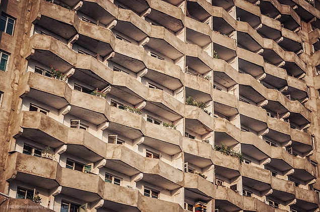14. Pyongyang şehrinden bir brütalist mimari örneği.