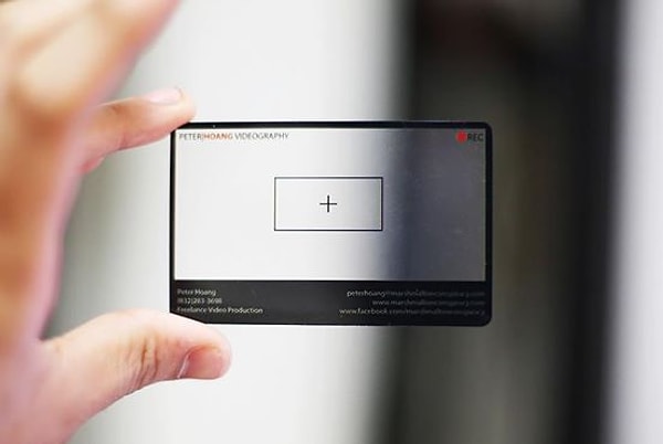 11. Эта карточка видео-съёмочной компании обладает внушительным дизайном.