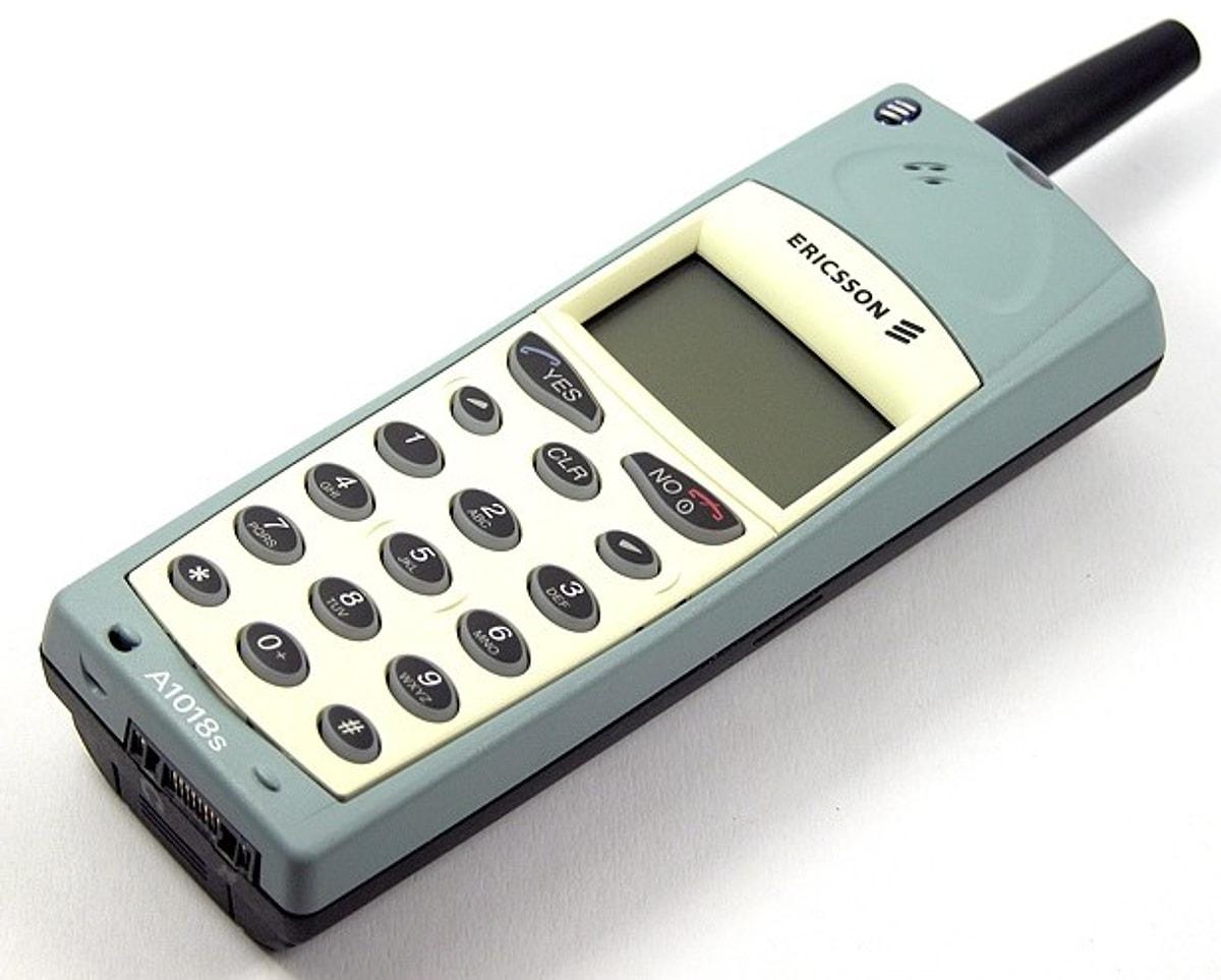 Купить телефон ericsson. Sony Ericsson 1018. Эриксон 1018s. Ericsson a1018s. Телефон Ericsson a1018s.