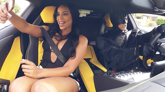 Çağırdığınız Taksi, İçinde Batman Olan Bir Lamborghini Olsaydı?