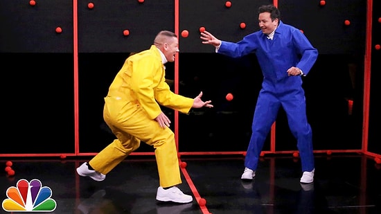 John Cena ve Jimmy Fallon'dan Eğlenceli Kıyafete Top Yapıştırma Oyunu