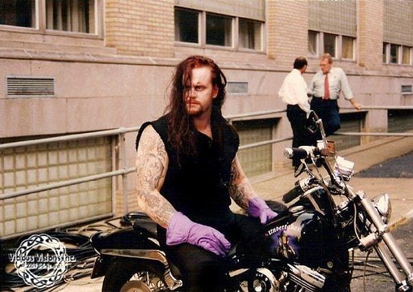 11. Undertaker 2000-2003 Yılları Arasında Mezarcı Stilini Bırakıp Motorcu Stiline Geçmiştir. 2004 Yılında Mezarcı Stiline Geri Dönmüştür.