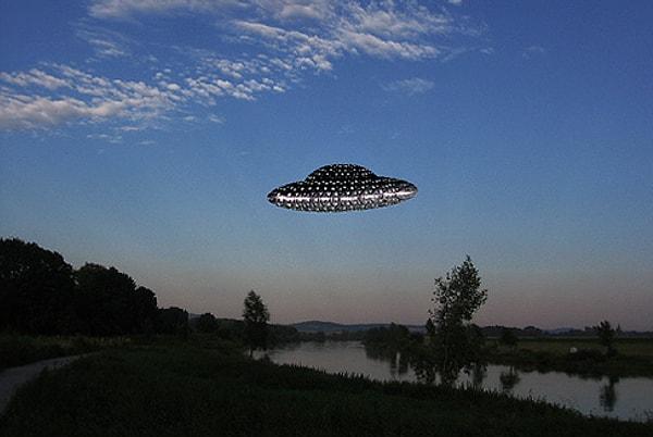 10. Londra'ya inen UFO!
