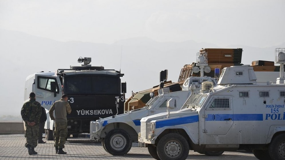 Hakkari'de Zırhlı Araçtan Açılan Ateşle 4 Kişinin Öldüğü Olayda Polis Memuru Tutuklandı