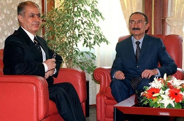 4. Bülent Ecevit Başbakan, Ahmet Necdet Sezer Cumhurbaşkanıydı.