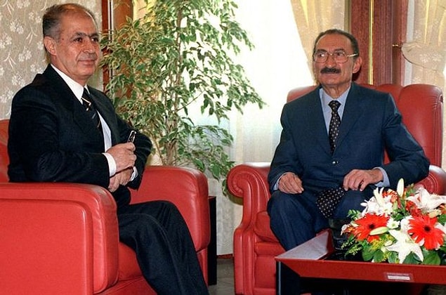 4. Bülent Ecevit Başbakan, Ahmet Necdet Sezer Cumhurbaşkanıydı.