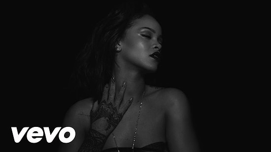 Rihanna'dan 'Kiss It Better' Şarkısına Siyah Beyaz Klip