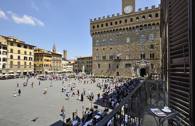 5. Yürüye yürüye geldik Piazza della Signoria'ya