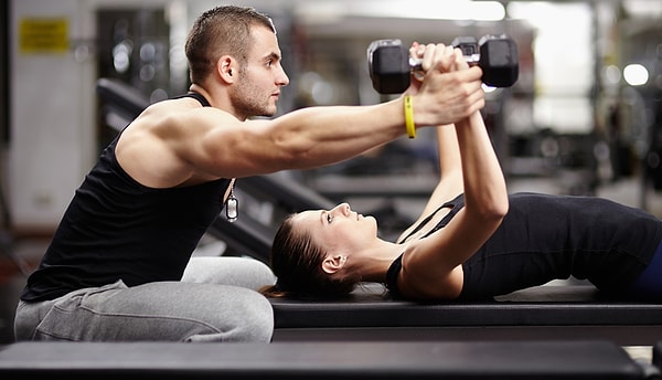 6. Фитнесс-инструктор и его клиентка