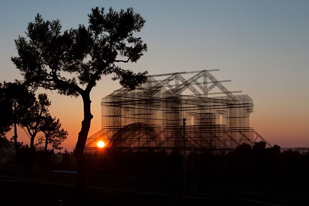 Tel Örgü Kullanarak Antik Bir İnşaat Alanının Kopyasını Yaratan Sanatçıdan 12 Müthiş Kare