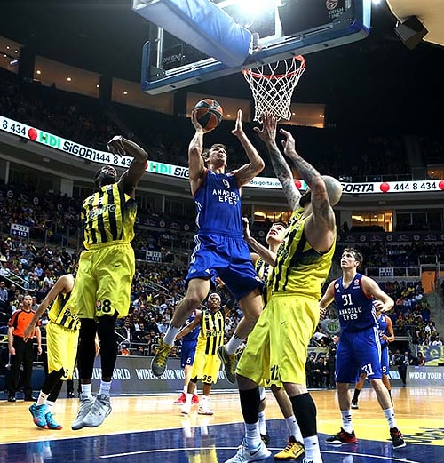 Fenerbahçe Kazandı, Anadolu Efes Avrupa'ya Havlu Attı