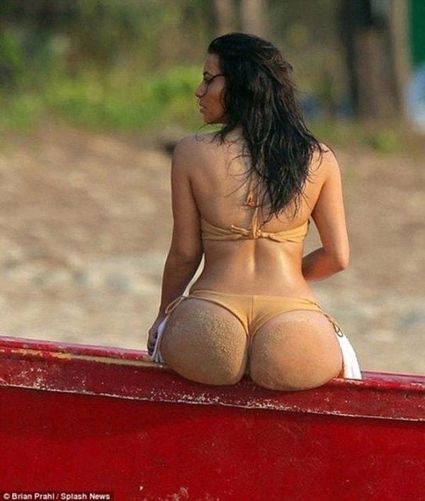 'Kim Kardashian' denildiğinde herkesin ilk aklına gelen kalçaları, resmi olarak ilk kez 2003 yılında gündeme gelmişti.