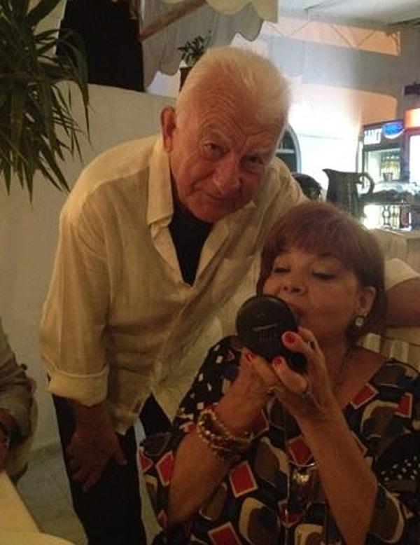 71 yaşındaki oyuncu Gökhan Mete, Ayşe Kökçü'ye onun doğum gününde evlenme teklif etti.