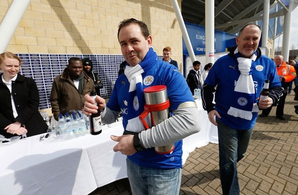 Leicester City Taraftarına Hoş Sürpriz: Herkese Başkandan Bira ve Donut!