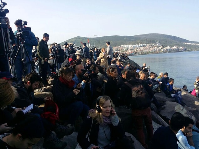 Mültecilerin iadesini, dünya basınının da yer aldığı bir 'gazeteci ordusu' takip etti