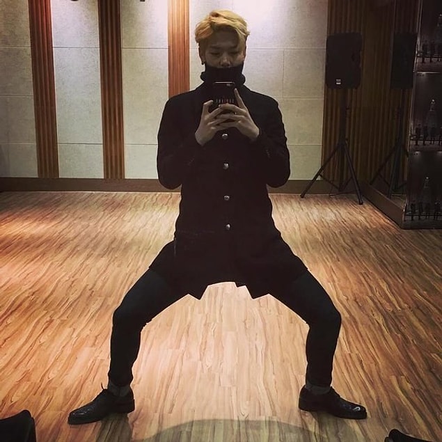 8. When you try to take a mirror selfie: