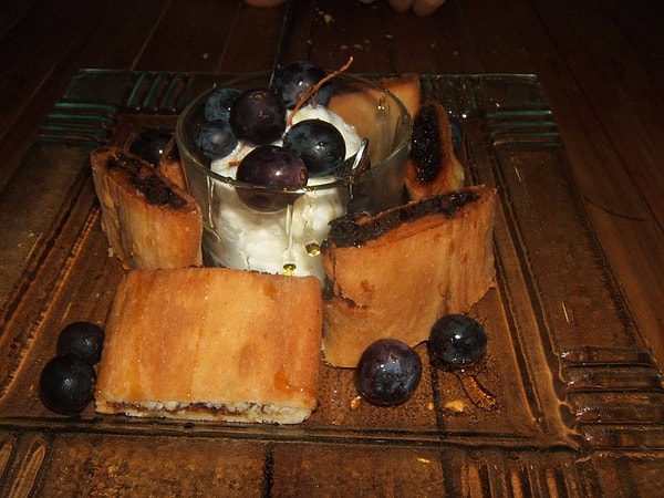 19. Мальта: Имкарет - традиционное мальтийское лакомство, начиненное финиками, продается в уличных магазинчиках и деревенских фестивалях. Булочки пропекаются до хрустящей корочки.