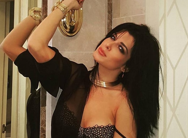 2. Романовская вполне уверена в себе и заявляет, что не боится сравнений с предыдущей ведущей.