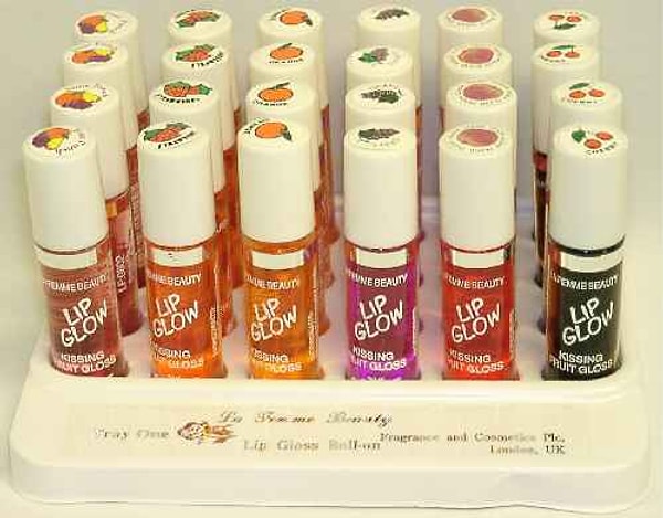 7. Блеск для губ стал нашим первым средством приобщения ко взрослому макияжу.