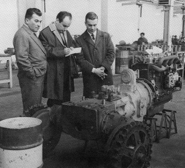 Çiftçilikten gelen yeteneklerini kullanarak traktör üretimine başladı. Lamborghini Trattori firmasını kurdu.
