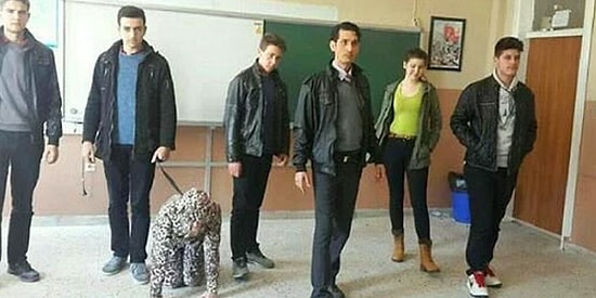 Yaratıcı Liseliler Tv Sektörüne El Attı: Okul Sıralarında Canlandırılmış 12 Meşhur Poz