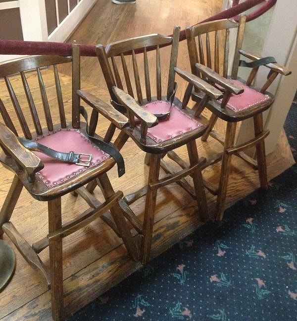 14. А тут стульчики для детей словно созданы для викторианских пыток