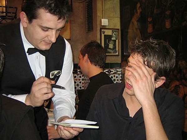 4. Ты только что позвал официанта. Как ты его позвал?