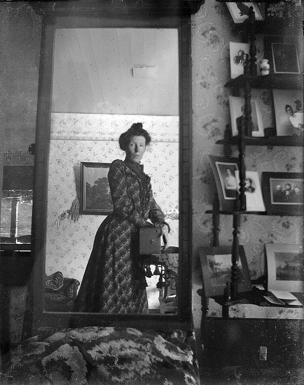 8. 1900'lü yıllardan aynalı bir selfie.