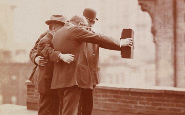 4. Fotoğrafçı Josep Bryron'un 1909 yılında çektiği selfie.