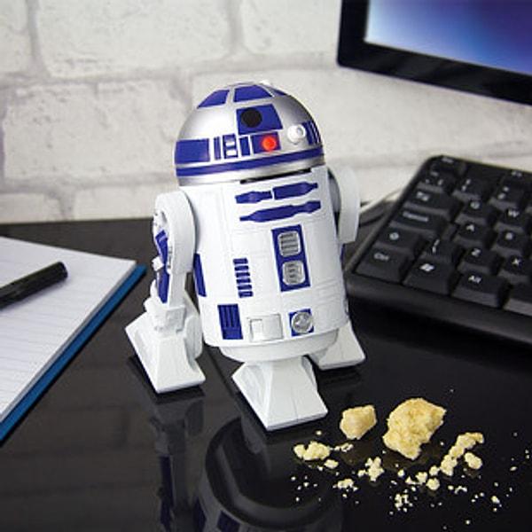 6. Bu R2-D2 masanıza döktüğünüz kırıntıları toplayacak, siz hiç dert etmeyin!