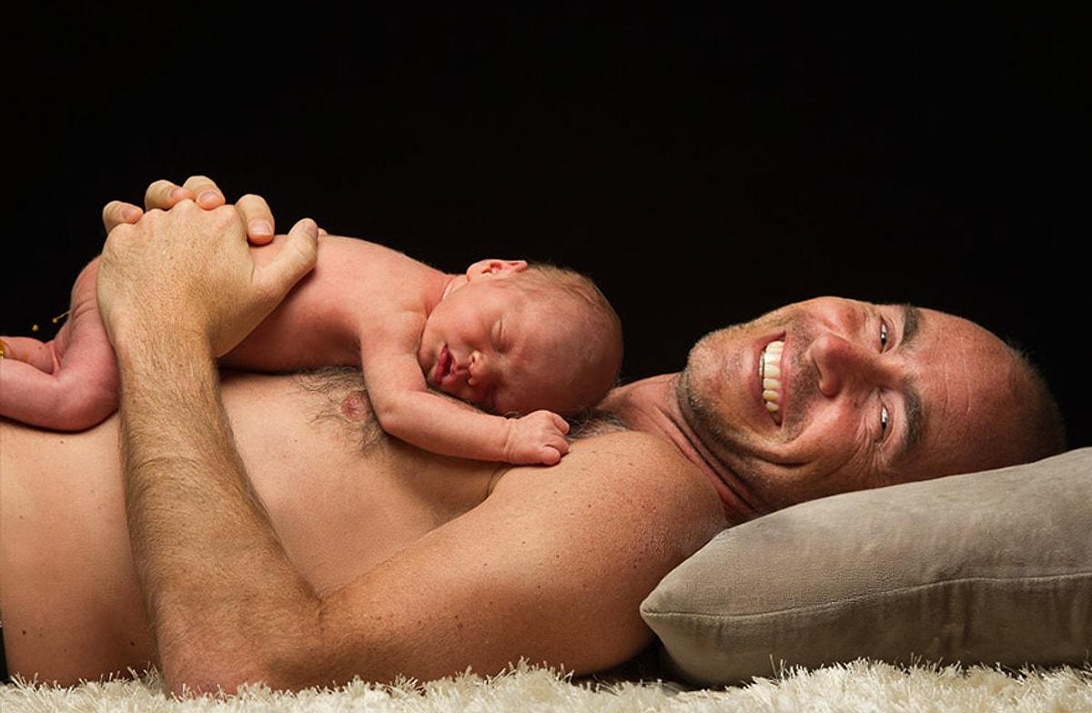 К чему снится быть отцом. Фотосессия с новорожденным. Фотосессия новорожденных с родителями. Младенец на руках. Папа с малышом на руках.