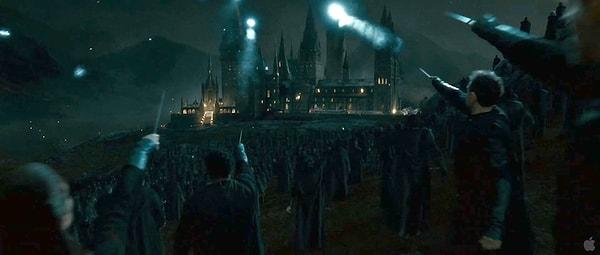 25. Voldemort'un canlandırdığı ölü bedenlerden oluşturduğu ordunun ismi olan ''inferi'' kelimesi, İtalyanca yeraltı demektir.