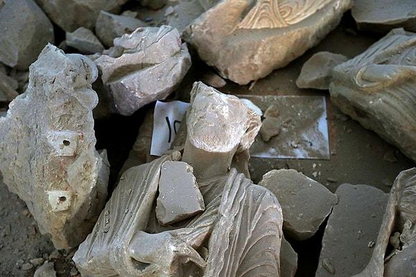 Palmyra Müzesindeki heykellerin kalıntıları