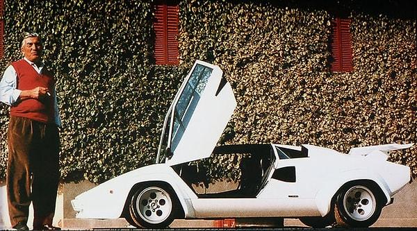 12. 1974'te üretime giren Countach spor otomobili dünyasının yıldızı haline geldi.