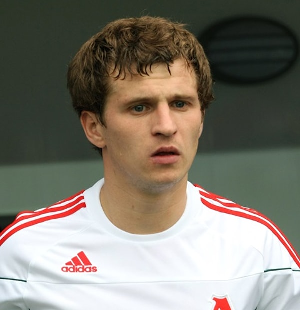 3. Сообщается также, что на данный момент Александр Алиев нигде не работает. Тем не менее, мастер спорта международного класса сообщает, что не оставляет тренировки и планирует еще выйти на поле.