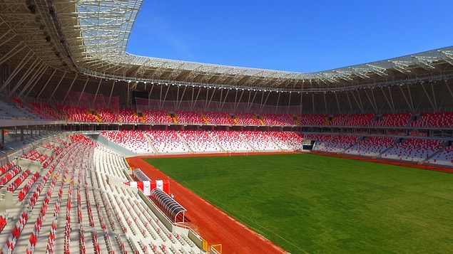 Statta kar ve yağmur suları çatıda toplanıyor, oradan depoya aktarılıyor