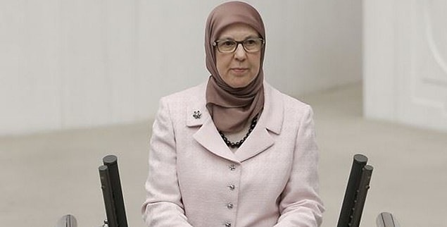 'Bakanı istismara uğrayan çocukları değil, bu vakfı savunduğu için eleştiriyoruz'