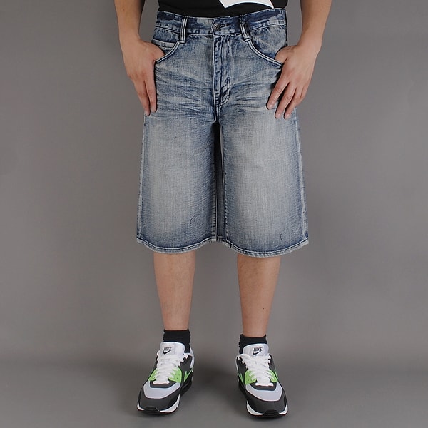 1. Джинсовые шорты