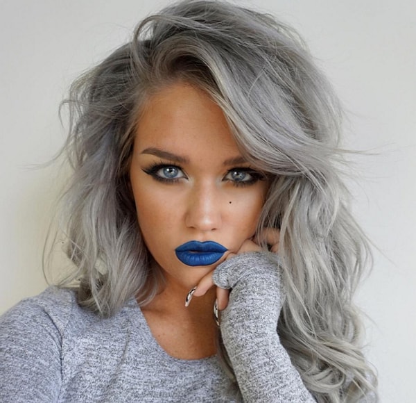 5. "Пепельный цвет волос старит."