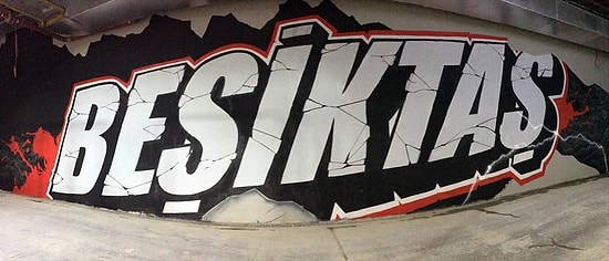 Siyah-Beyaz Grafitiler Vodafone Arena'nın Güzelliğine Güzellik Kattı