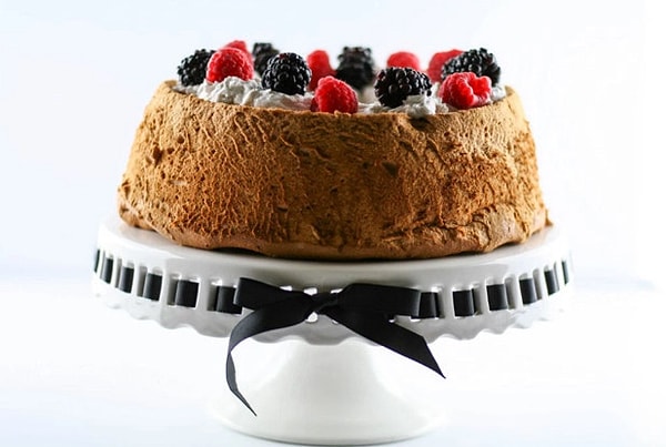 4. Торт с ягодами 🍓 🍒 и сливочным кремом 🍰