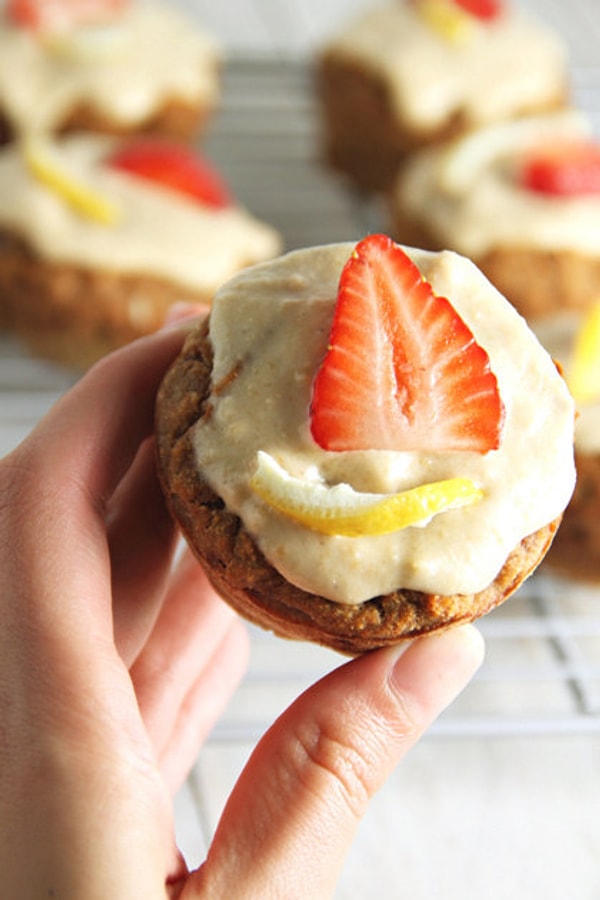 16. Клубничные капкейки 🍓