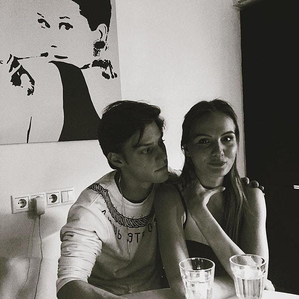 7. Интересно, что играть они там будут влюбленную пару.