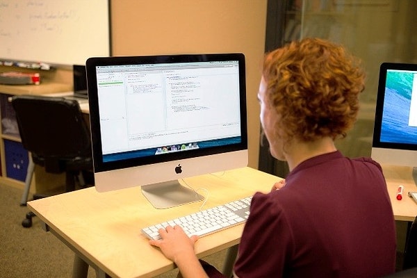 15. Вы не можете заразить компьютер вирусом, прочтя электронное письмо. Вредоносная программа активируется только при открытии ссылки или заражённого приложения к письму.