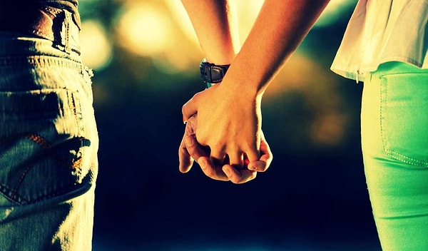 17. В Теннесси школьникам запрещено держаться за руку в здании школы.