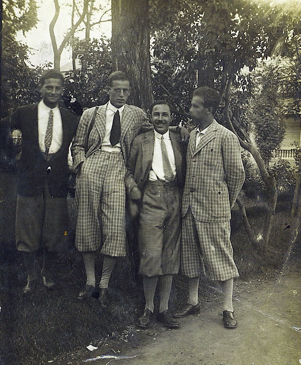 14. В магазинах начали продавать трусы-боксеры.