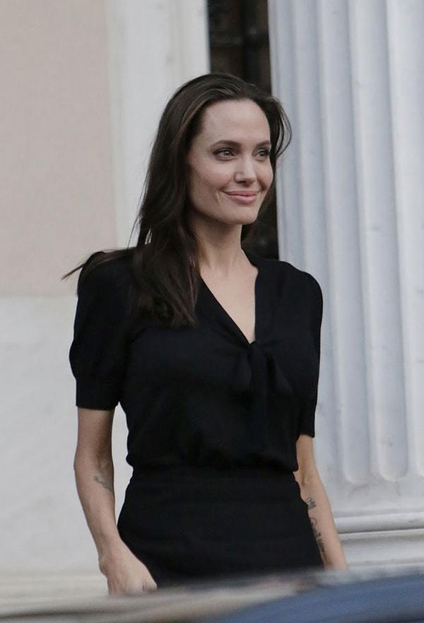 Zira Jolie, kemikleri sayılacak derecede erimişti.