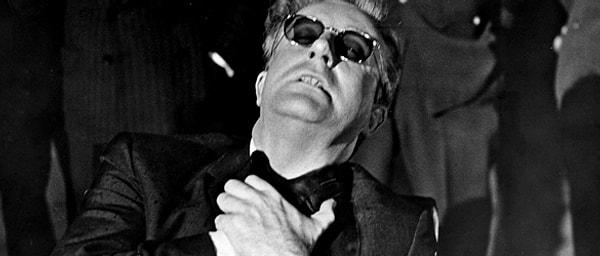 Bir Stanley Kubrick klasiği olan Dr. Strangelove’da, Peter Sellers’ın canlandırdığı karakterlerden biri de bu sendromdan mustariptir.