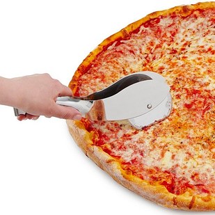 1. Нож для пиццы с функцией лапоточки 🍕